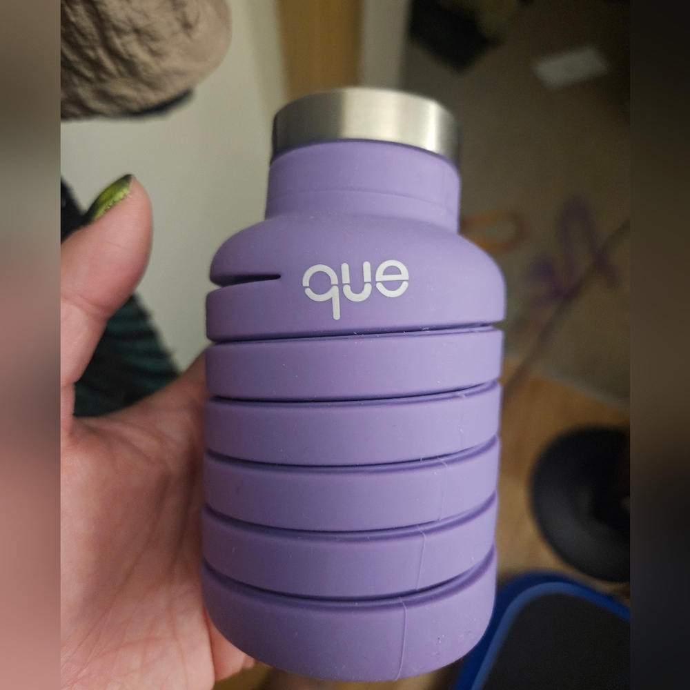 Light Purple Que Collapsible Water Bottle. 40 Oz Extended. Silicone/Metal Mix